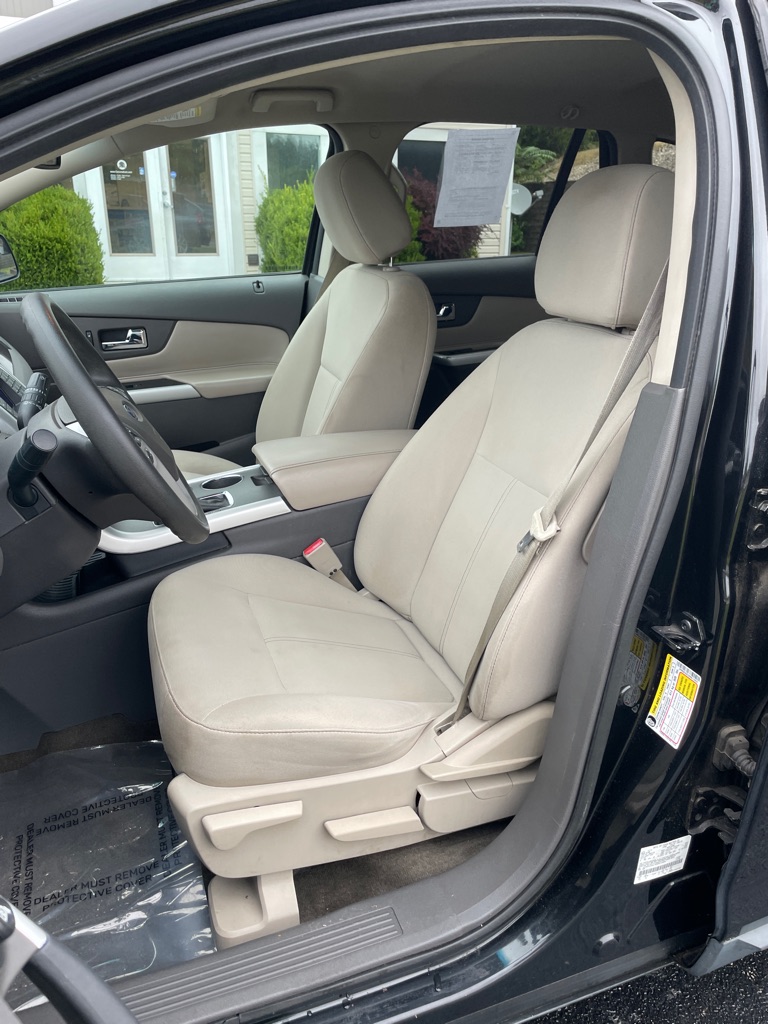 Photo 14 of this FORD EDGE