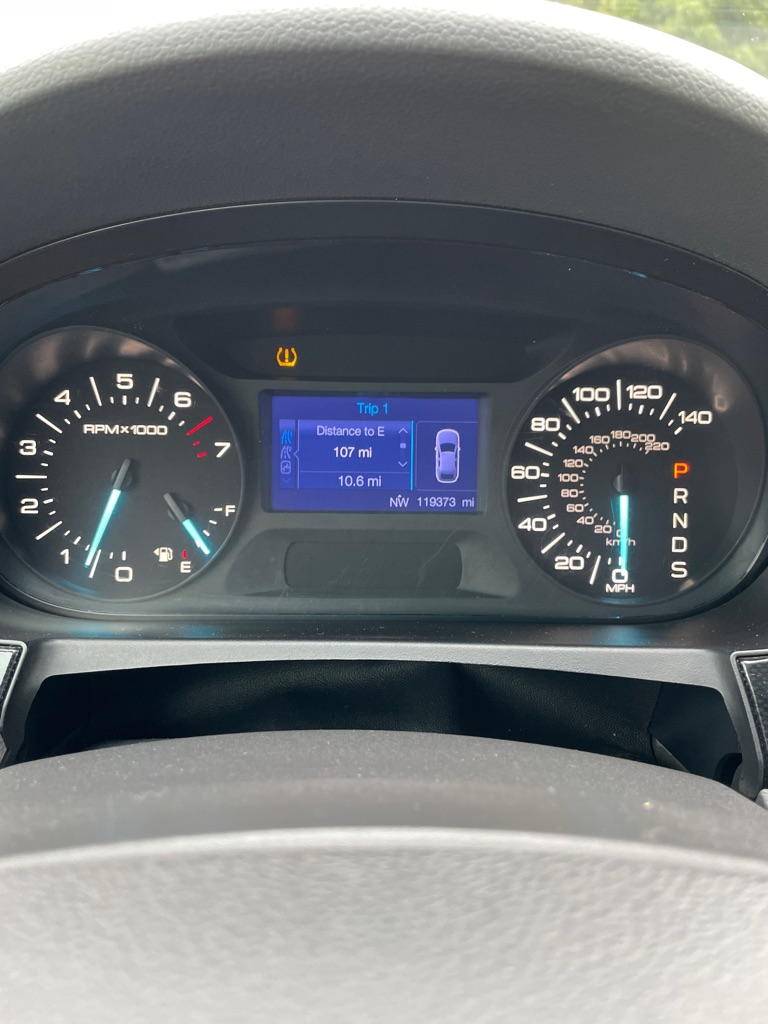 Photo 12 of this FORD EDGE