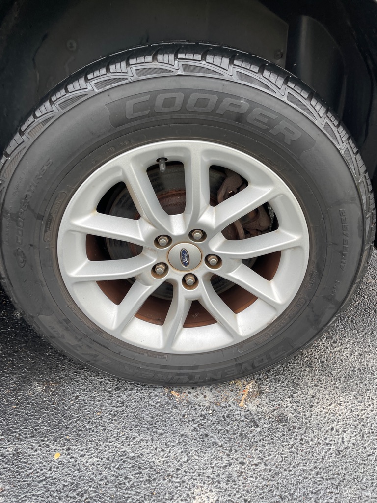Photo 24 of this FORD EDGE