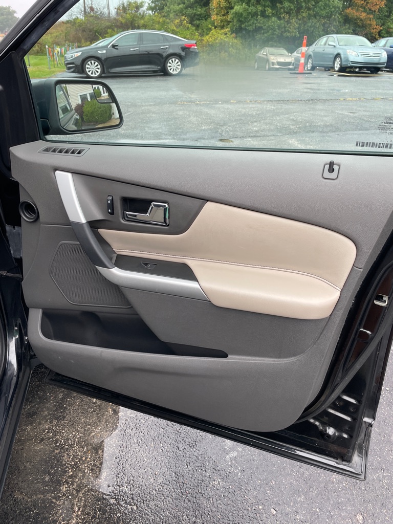 Photo 21 of this FORD EDGE