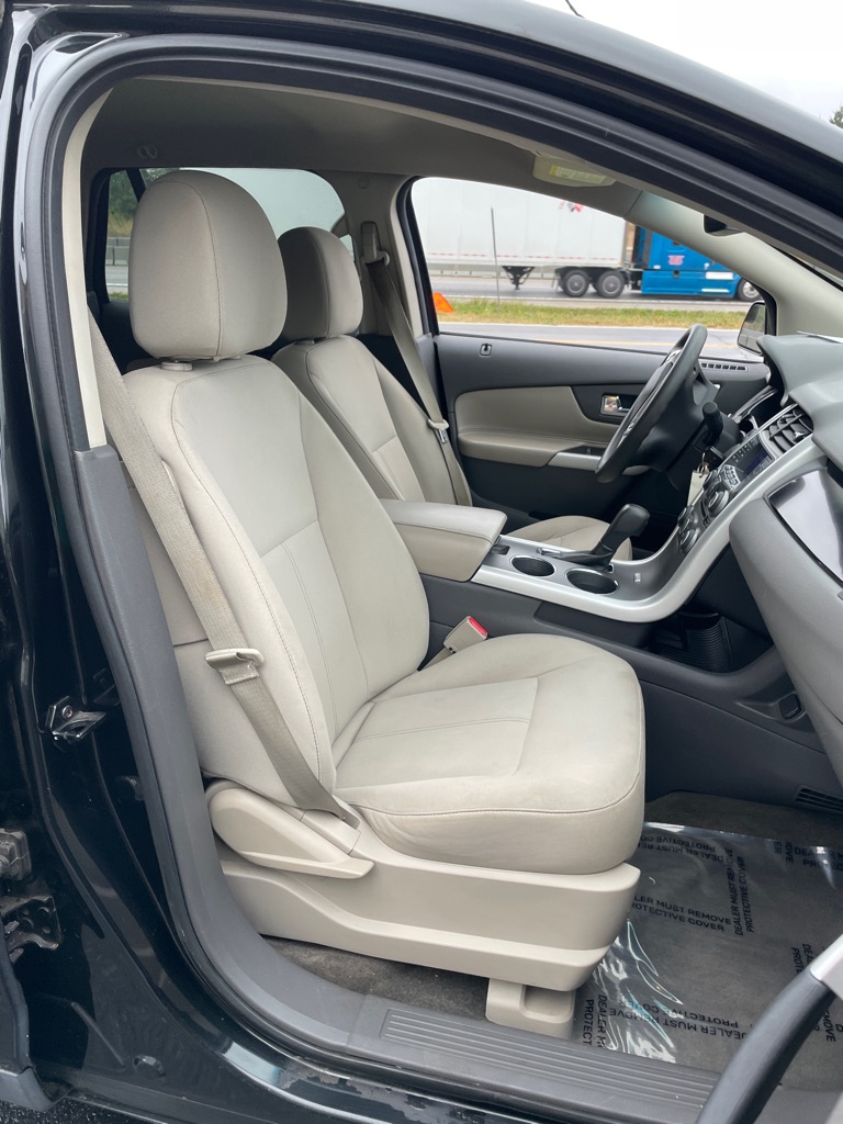 Photo 22 of this FORD EDGE