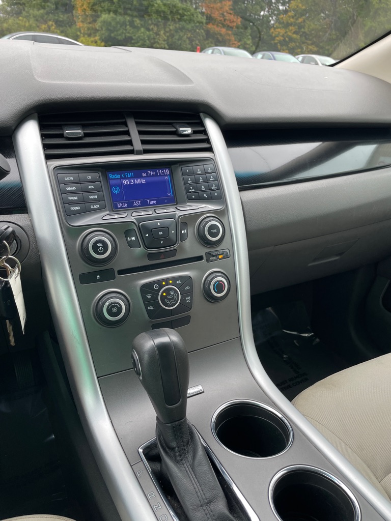 Photo 13 of this FORD EDGE