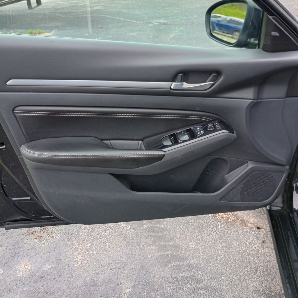 Photo 11 of this NISSAN ALTIMA