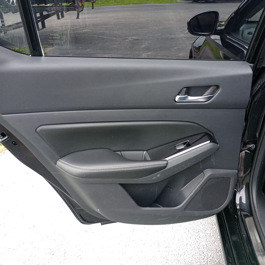 Photo 17 of this NISSAN ALTIMA