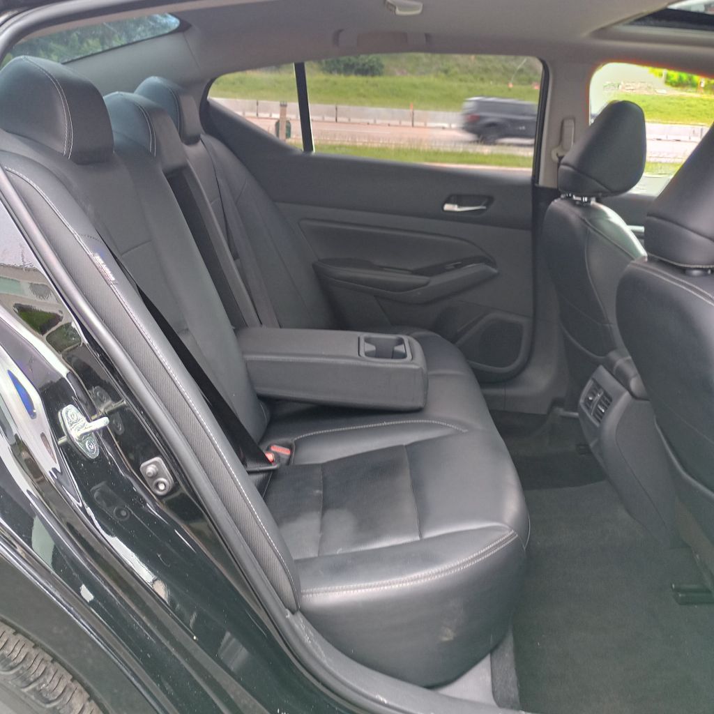 Photo 21 of this NISSAN ALTIMA