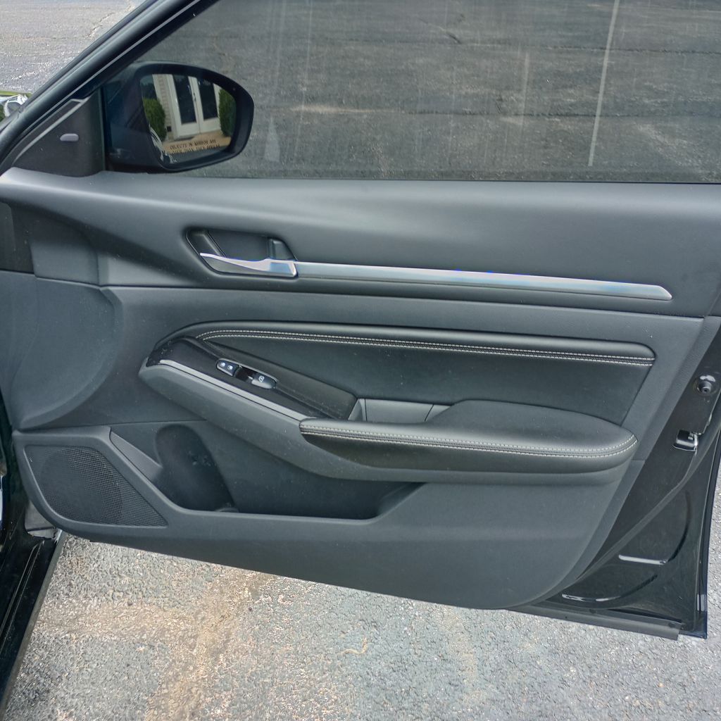 Photo 23 of this NISSAN ALTIMA