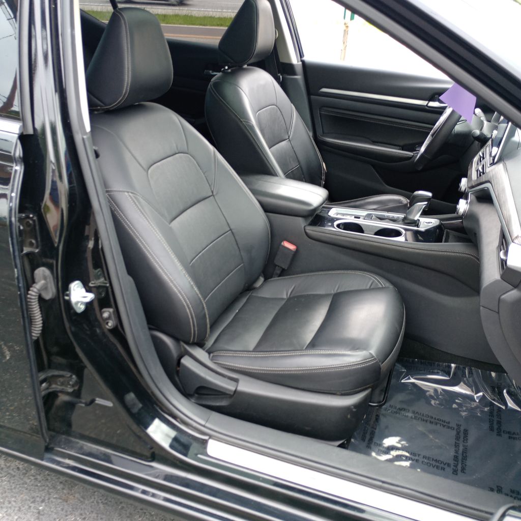 Photo 24 of this NISSAN ALTIMA
