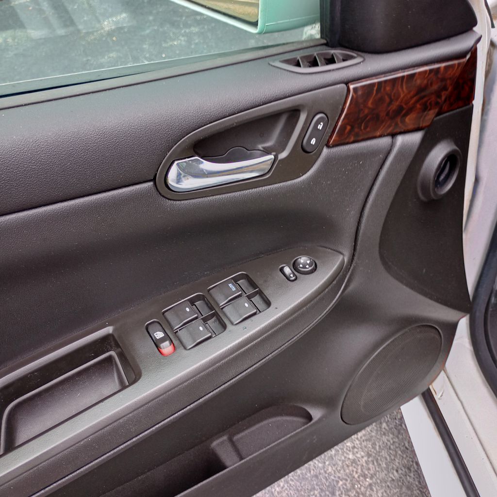 Photo 12 of this CHEVROLET IMPALA LIMITED