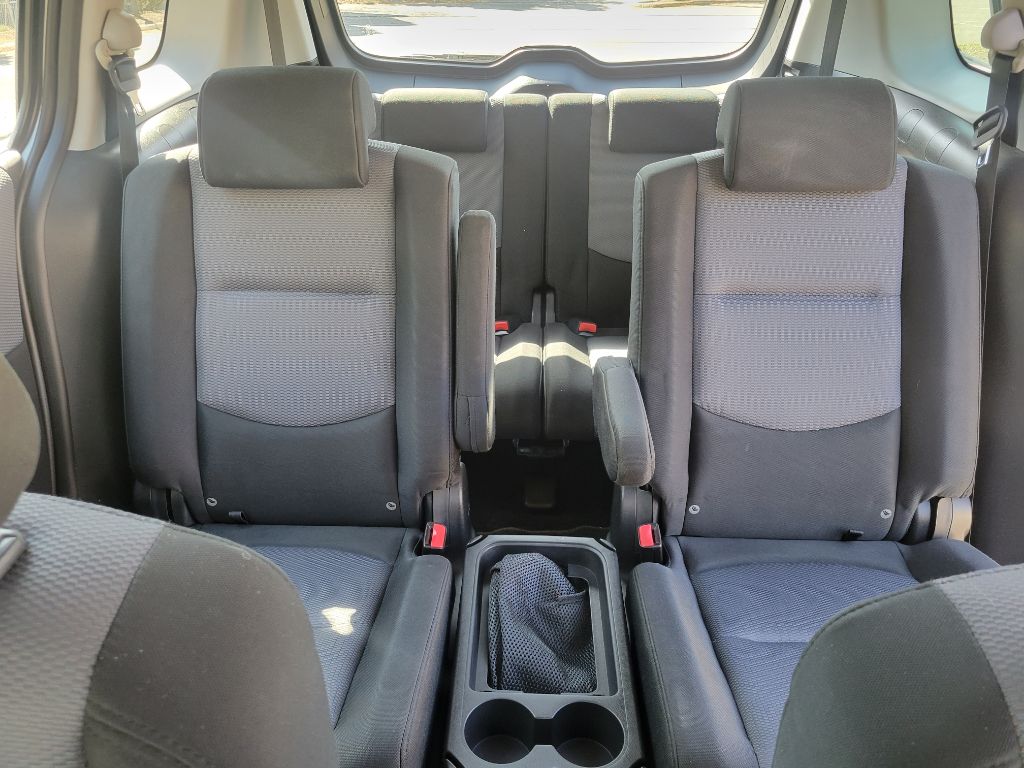 Photo 15 of this MAZDA MAZDA5