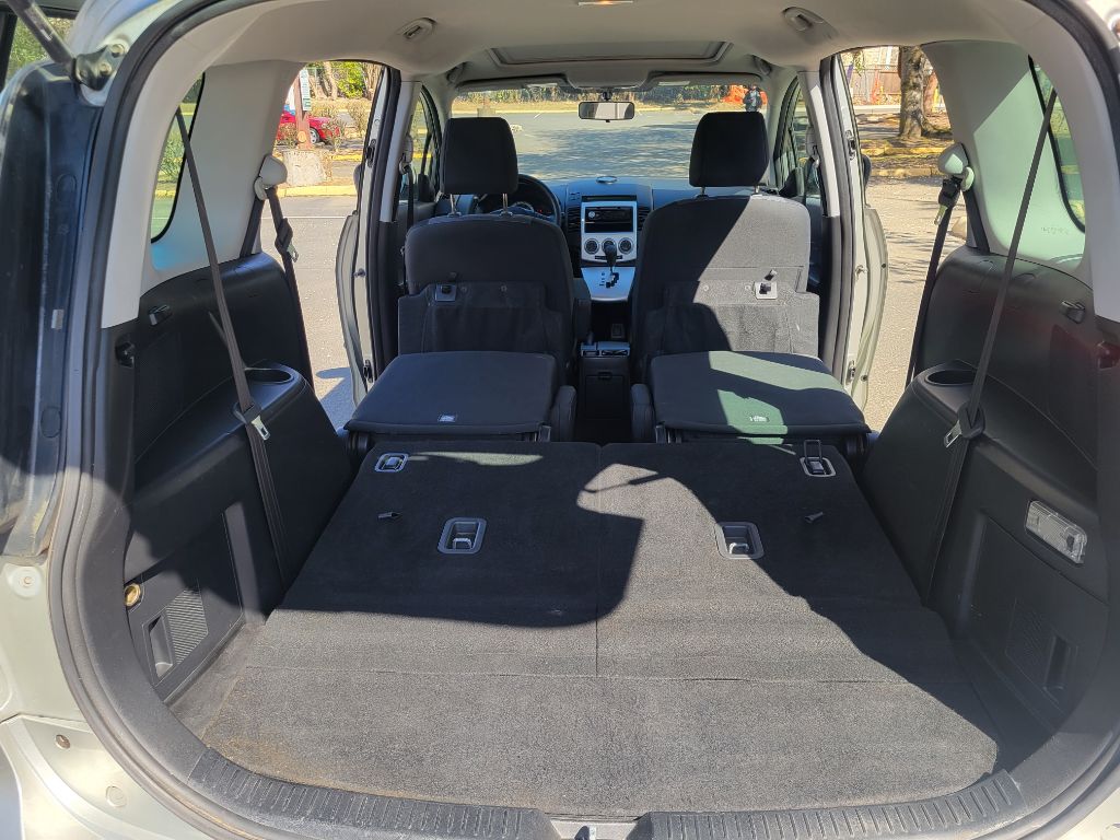 Photo 18 of this MAZDA MAZDA5