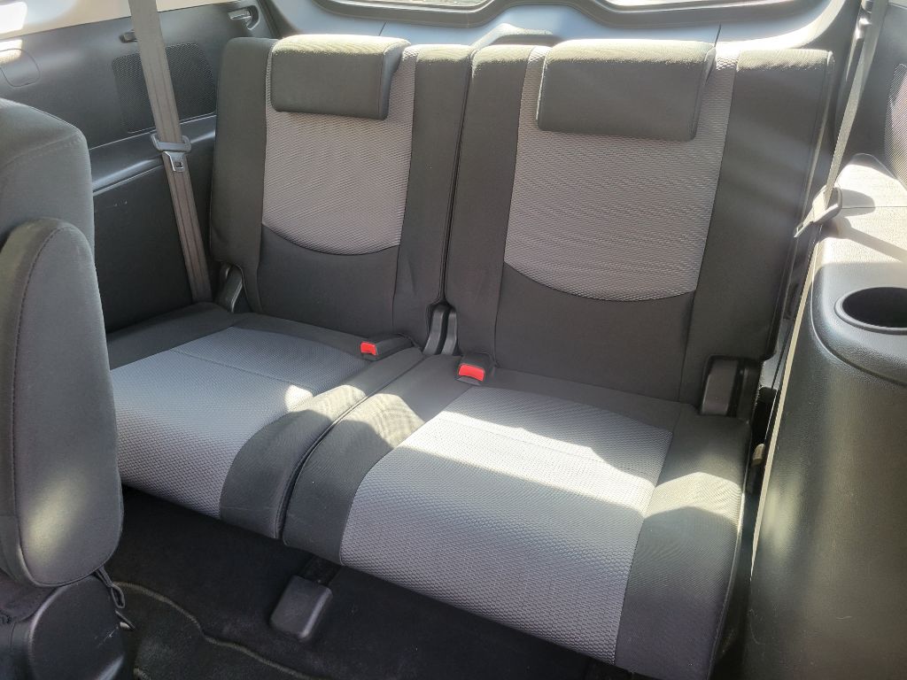 Photo 17 of this MAZDA MAZDA5