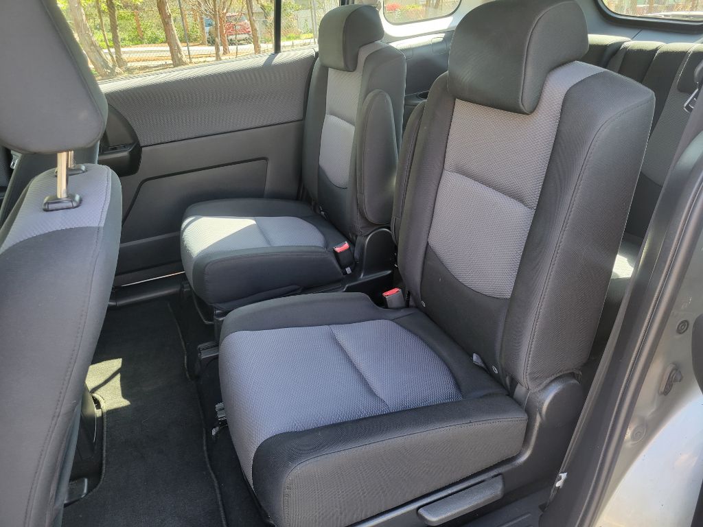 Photo 16 of this MAZDA MAZDA5