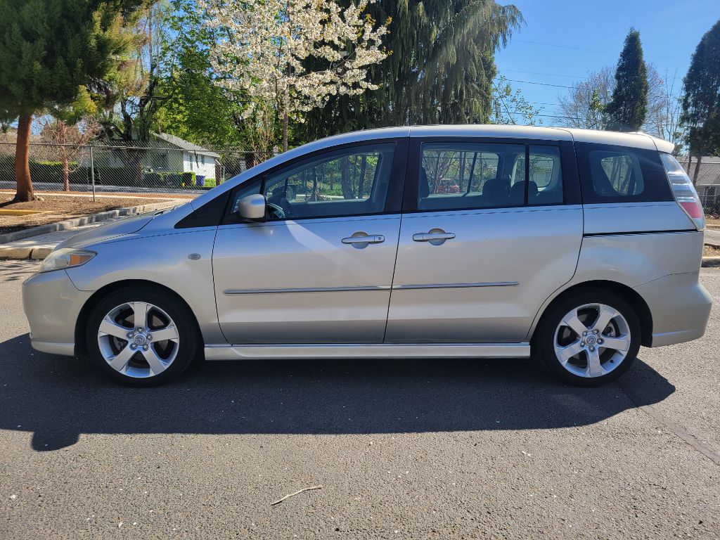 Photo 2 of this MAZDA MAZDA5