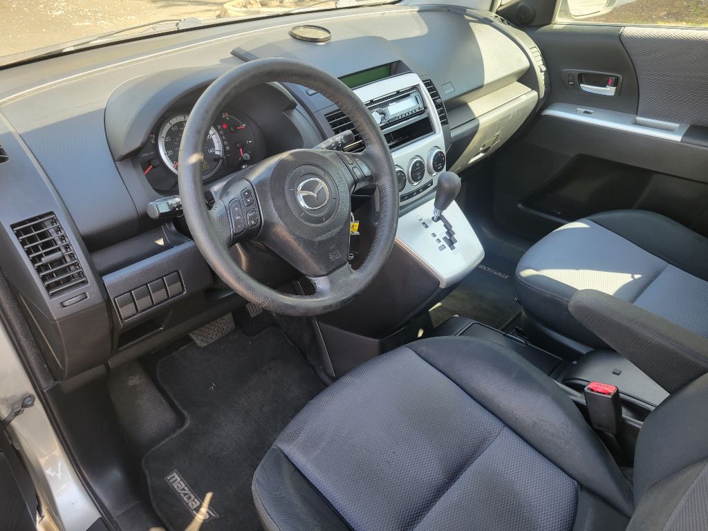 Photo 11 of this MAZDA MAZDA5
