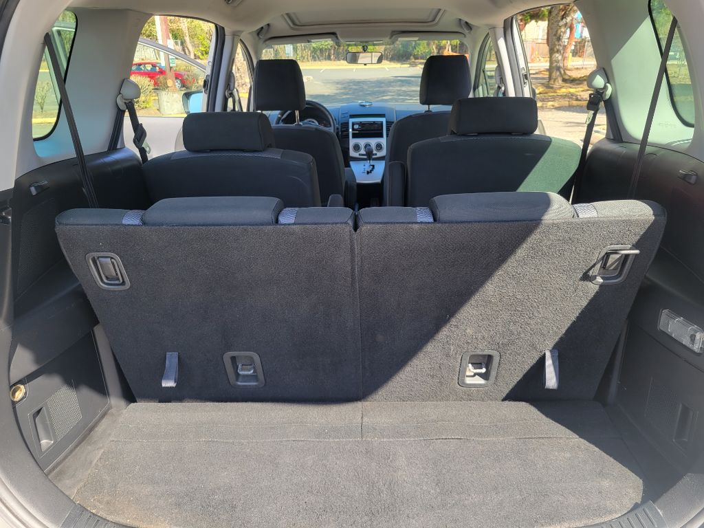 Photo 19 of this MAZDA MAZDA5