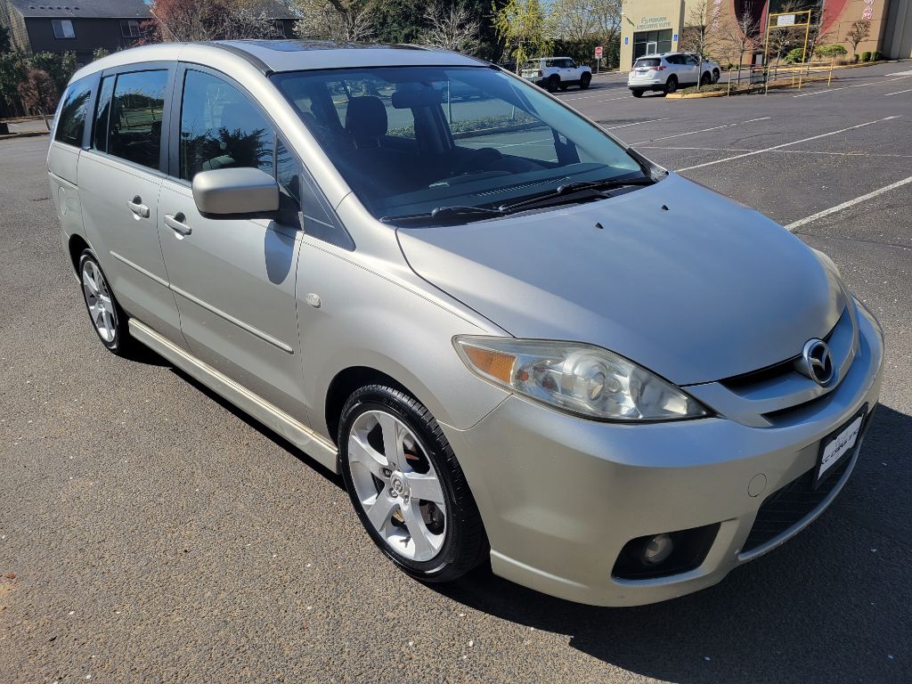 Photo 8 of this MAZDA MAZDA5