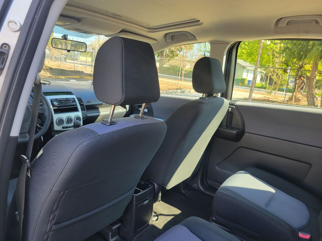 Photo 14 of this MAZDA MAZDA5