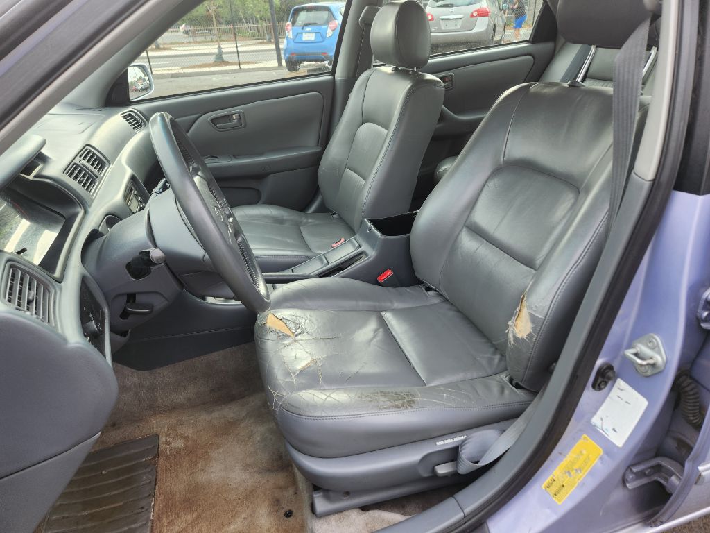 Photo 11 of this TOYOTA CAMRY