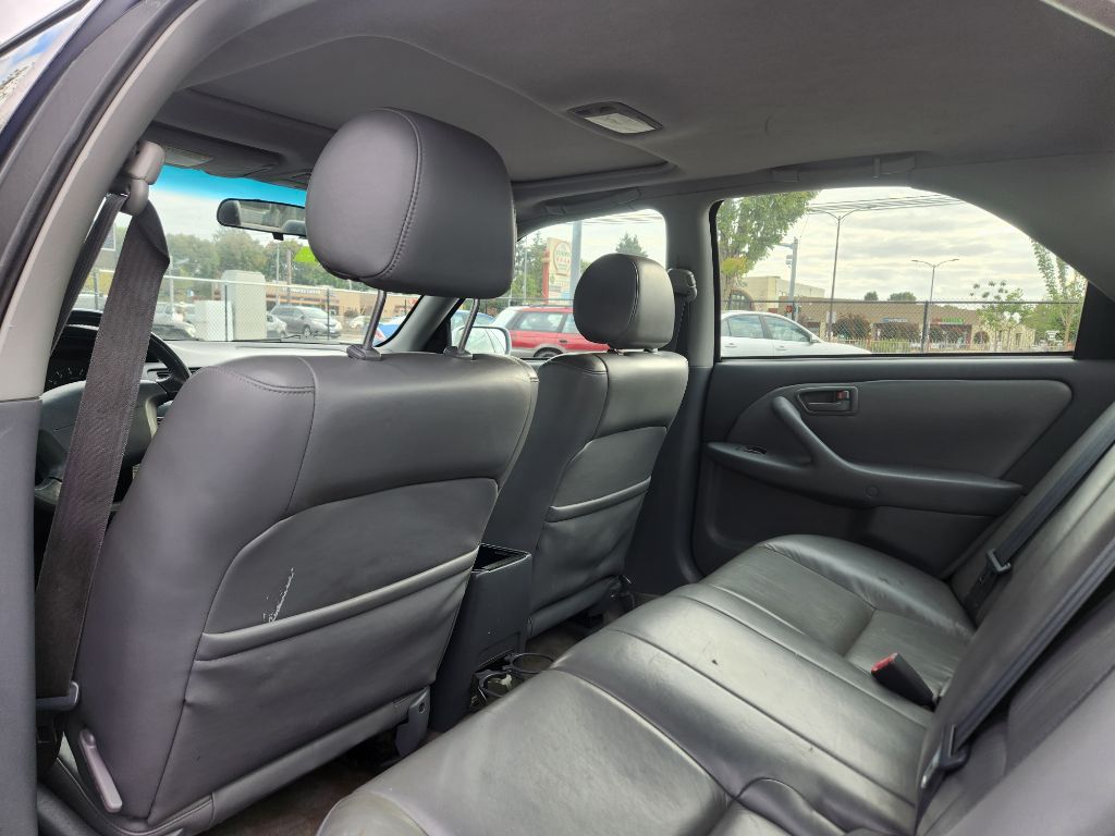 Photo 12 of this TOYOTA CAMRY