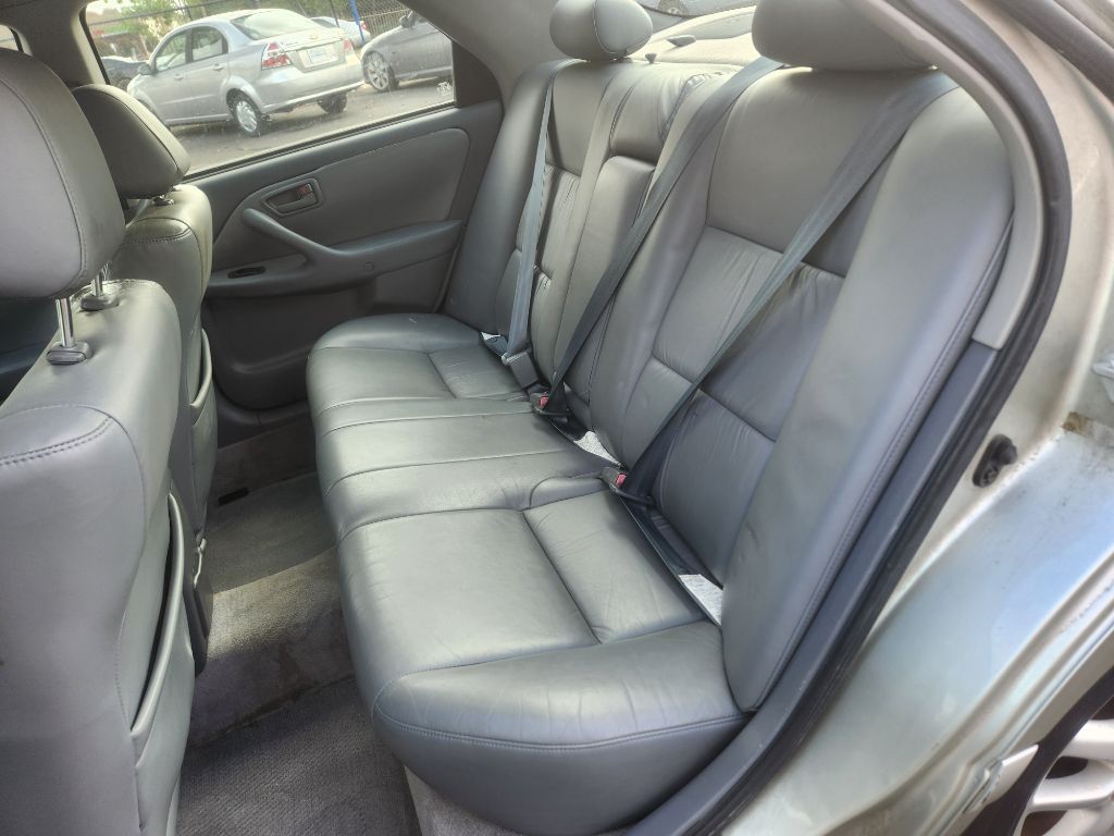 Photo 13 of this TOYOTA CAMRY