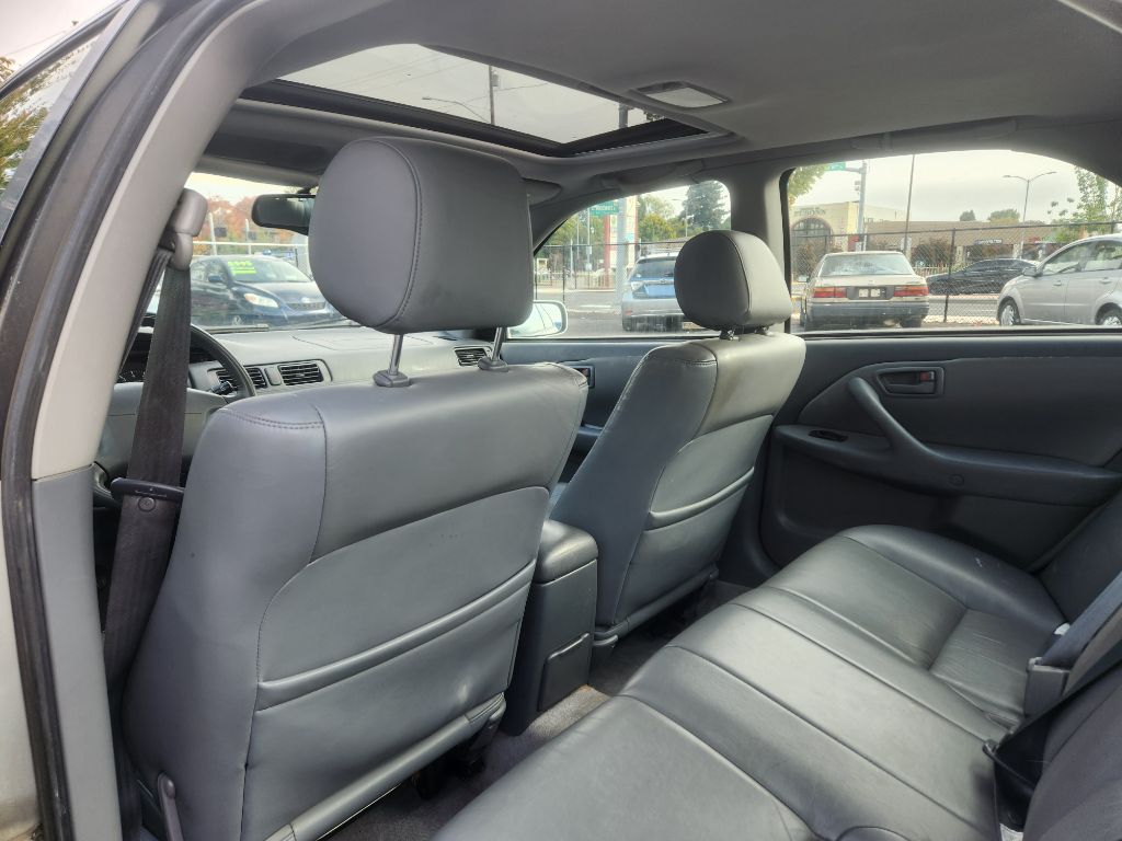 Photo 11 of this TOYOTA CAMRY