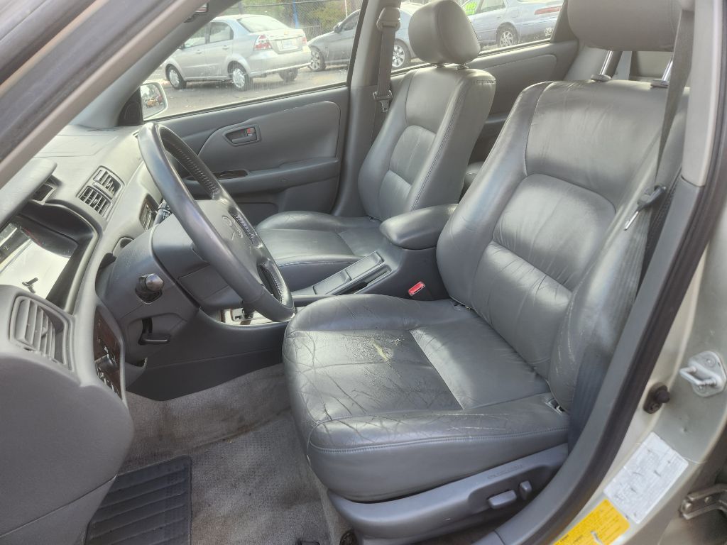 Photo 12 of this TOYOTA CAMRY