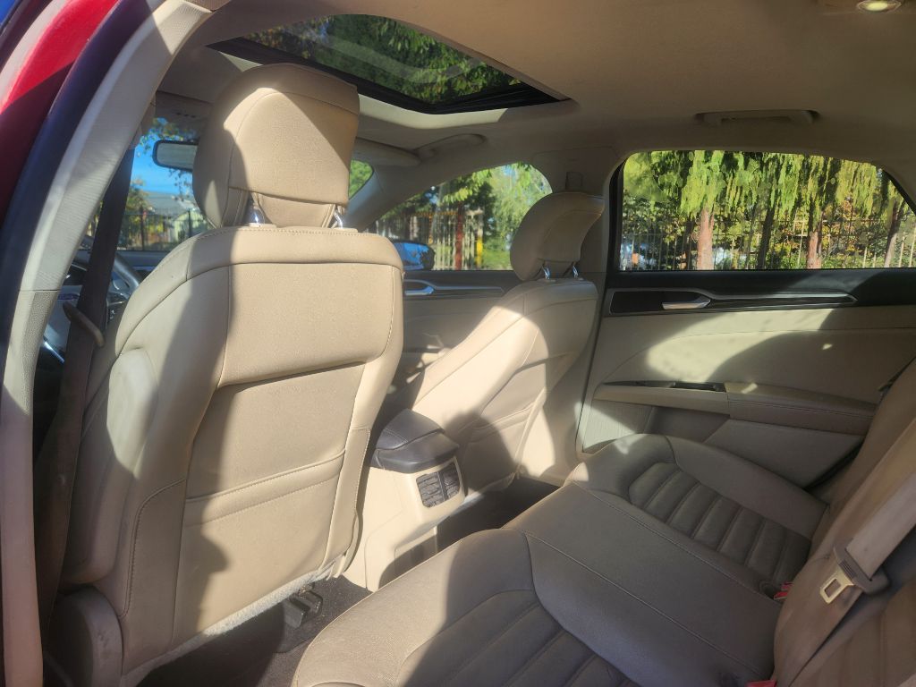 Photo 12 of this FORD FUSION
