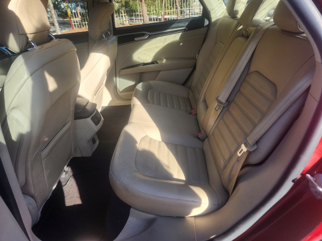 Photo 14 of this FORD FUSION