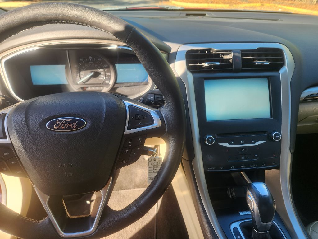 Photo 11 of this FORD FUSION