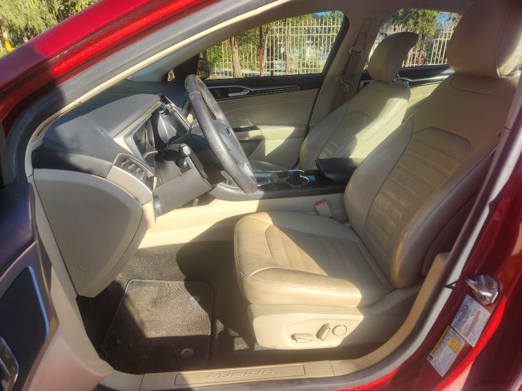 Photo 13 of this FORD FUSION