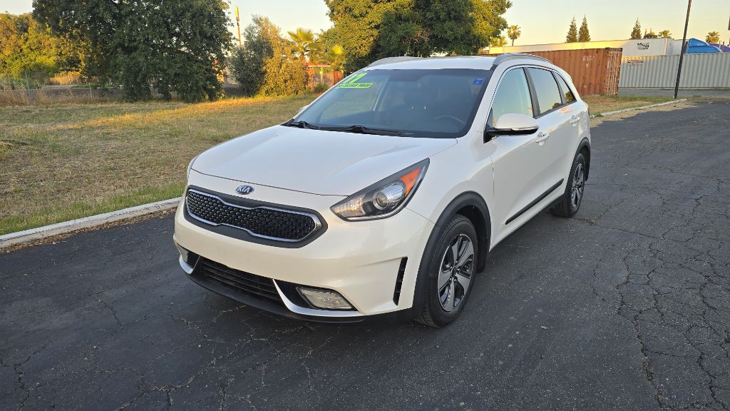 White 2017 Kia Niro EX SUV / Crossover Front-Wheel Drive Automatic