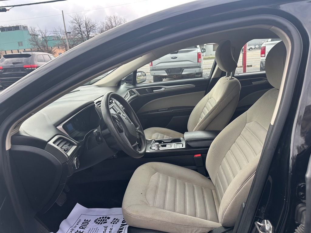 Photo 9 of this FORD FUSION