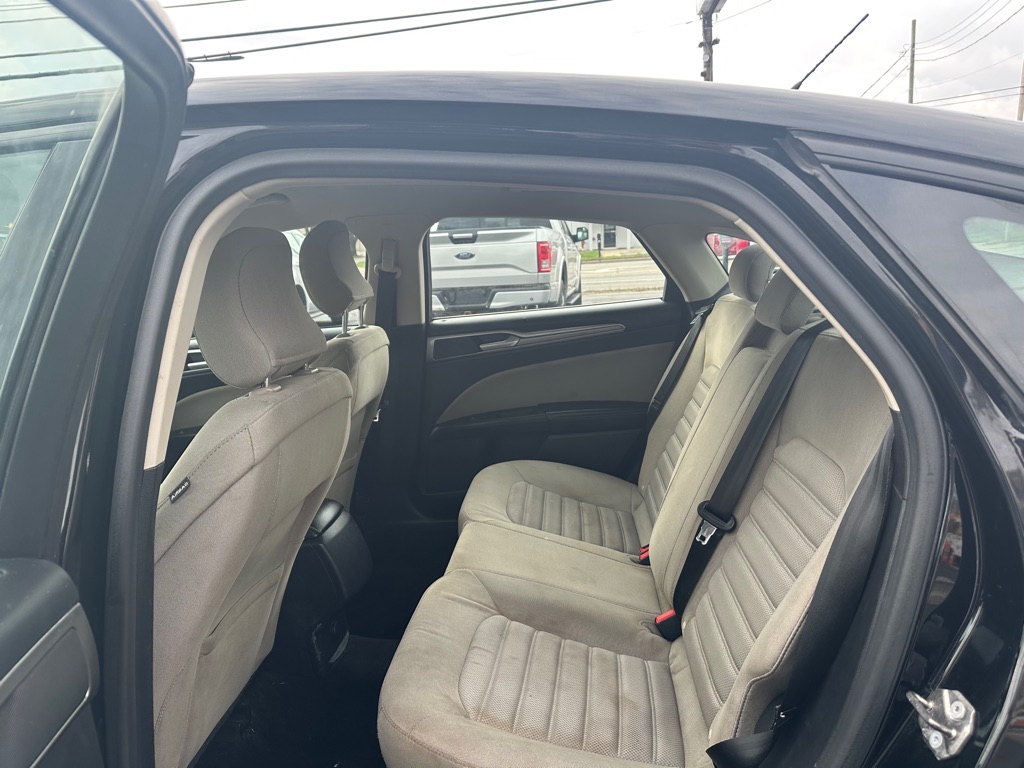 Photo 7 of this FORD FUSION