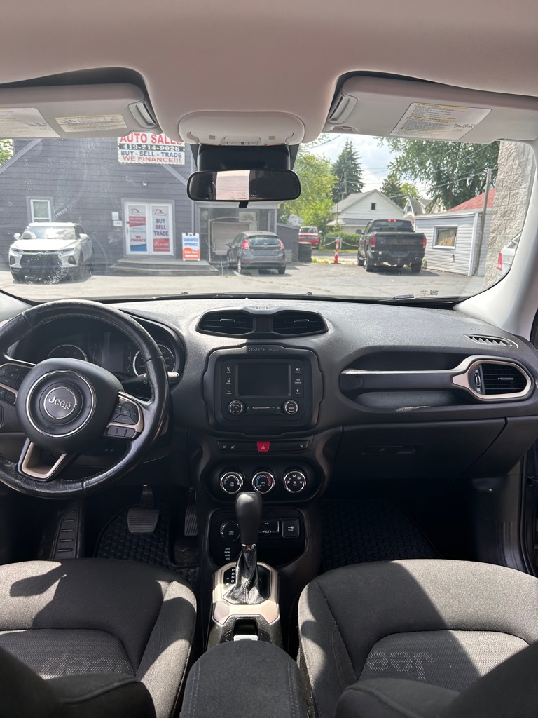Photo 9 of this JEEP RENEGADE