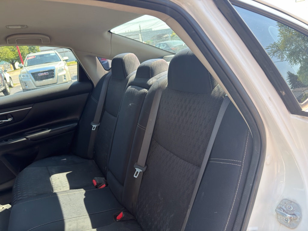 Photo 9 of this NISSAN ALTIMA