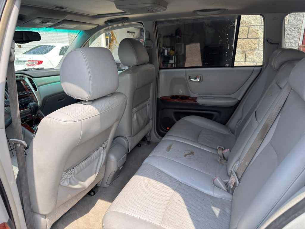 Photo 8 of this TOYOTA HIGHLANDER
