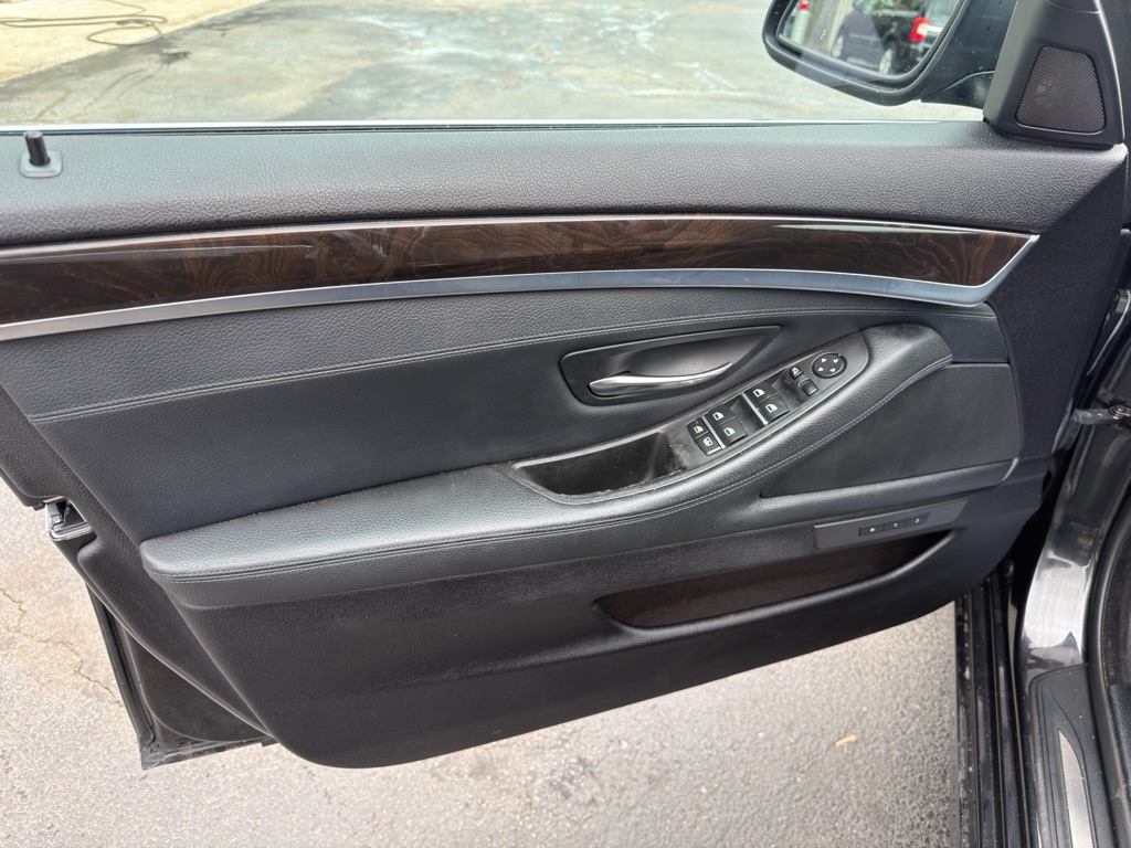 Photo 11 of this BMW 535