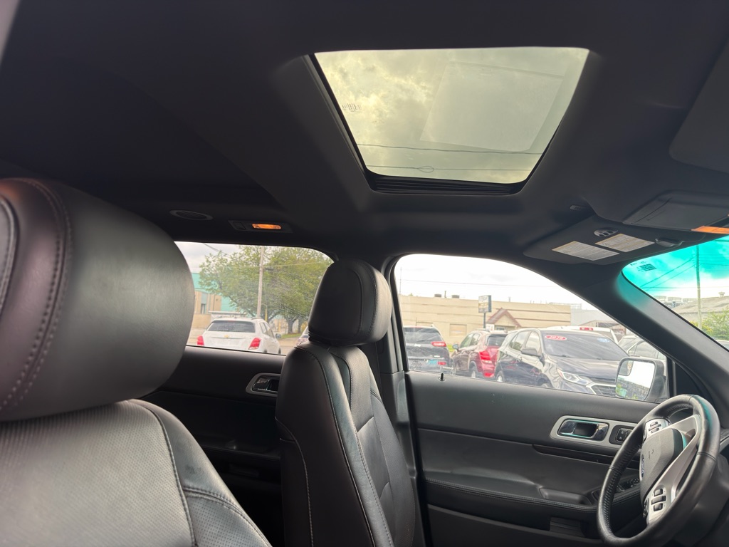 Photo 9 of this FORD EXPLORER