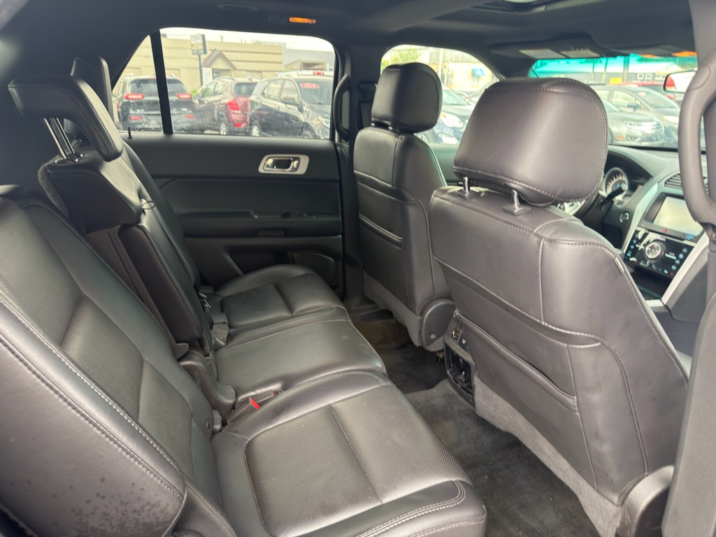 Photo 10 of this FORD EXPLORER