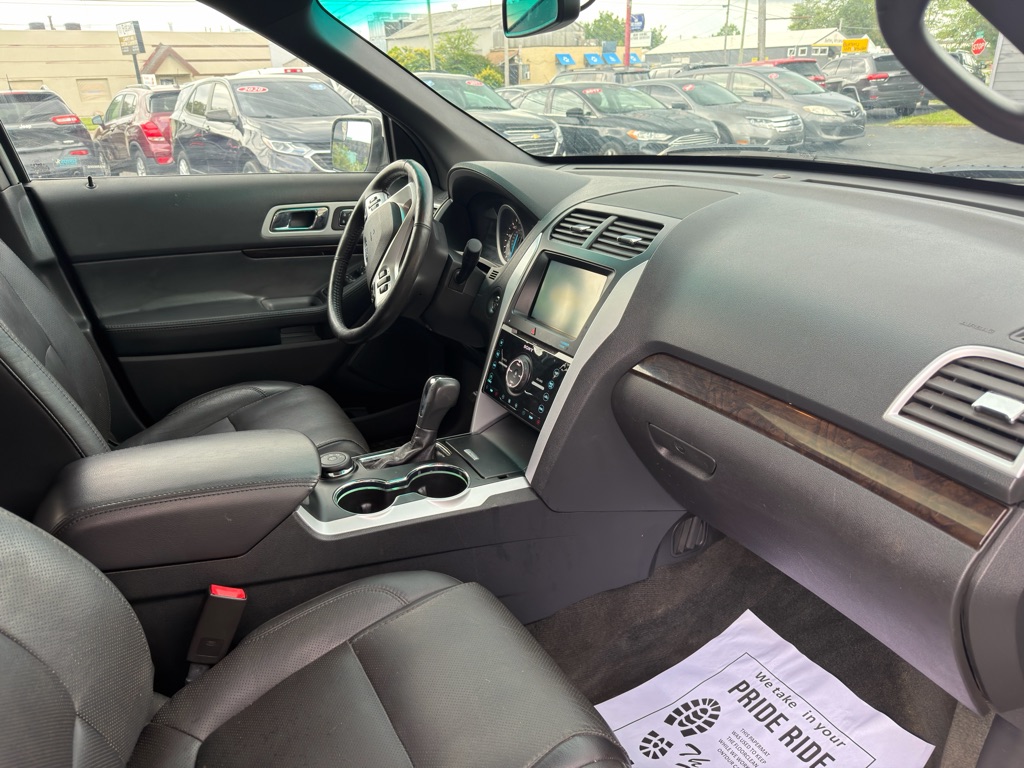 Photo 8 of this FORD EXPLORER