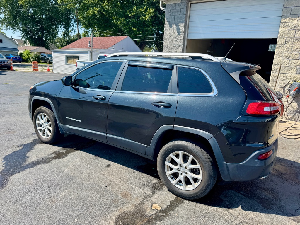 Photo 9 of this JEEP CHEROKEE