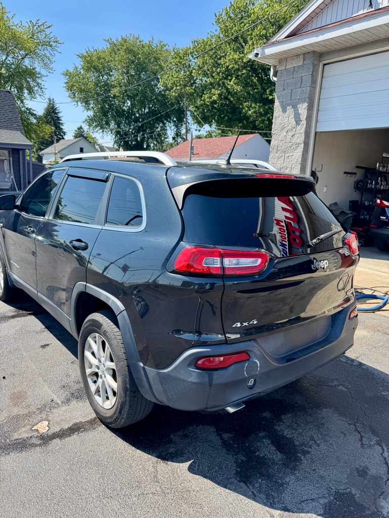 Photo 8 of this JEEP CHEROKEE