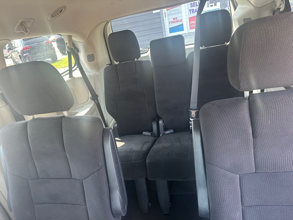 Photo 7 of this CHRYSLER TOWN AND COUNTR