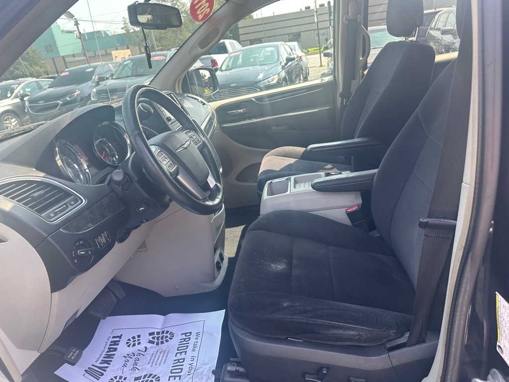 Photo 9 of this CHRYSLER TOWN AND COUNTR