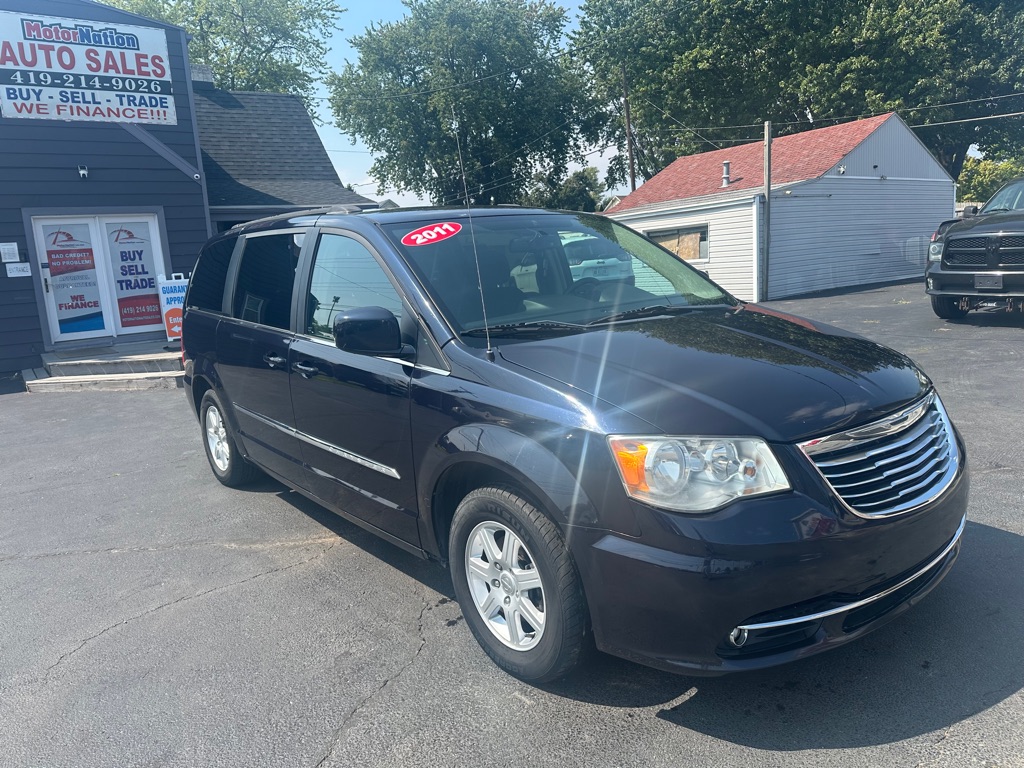 Photo 3 of this CHRYSLER TOWN AND COUNTR
