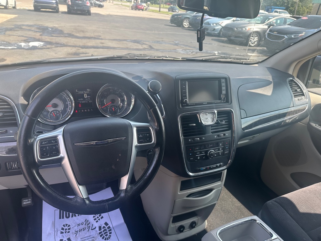 Photo 10 of this CHRYSLER TOWN AND COUNTR
