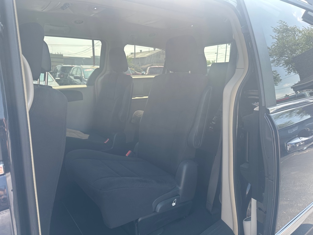 Photo 8 of this CHRYSLER TOWN AND COUNTR