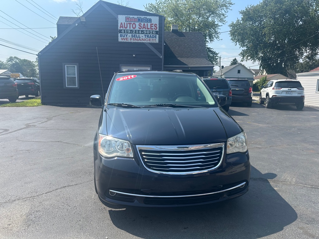 Photo 2 of this CHRYSLER TOWN AND COUNTR