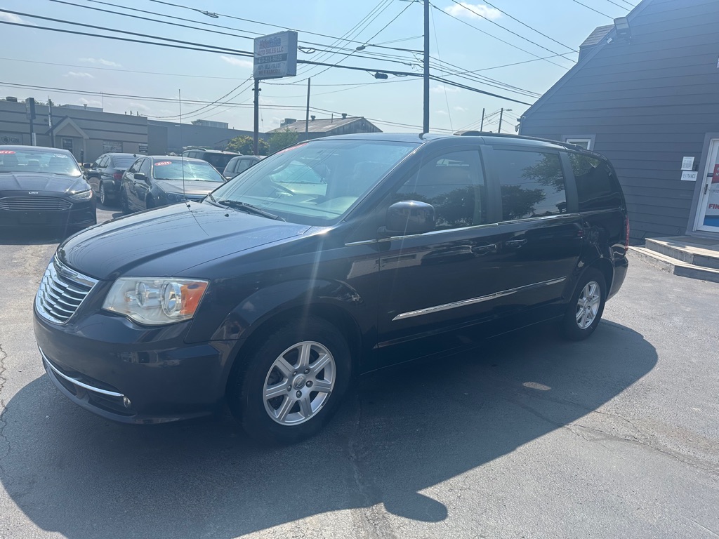 Photo 4 of this CHRYSLER TOWN AND COUNTR