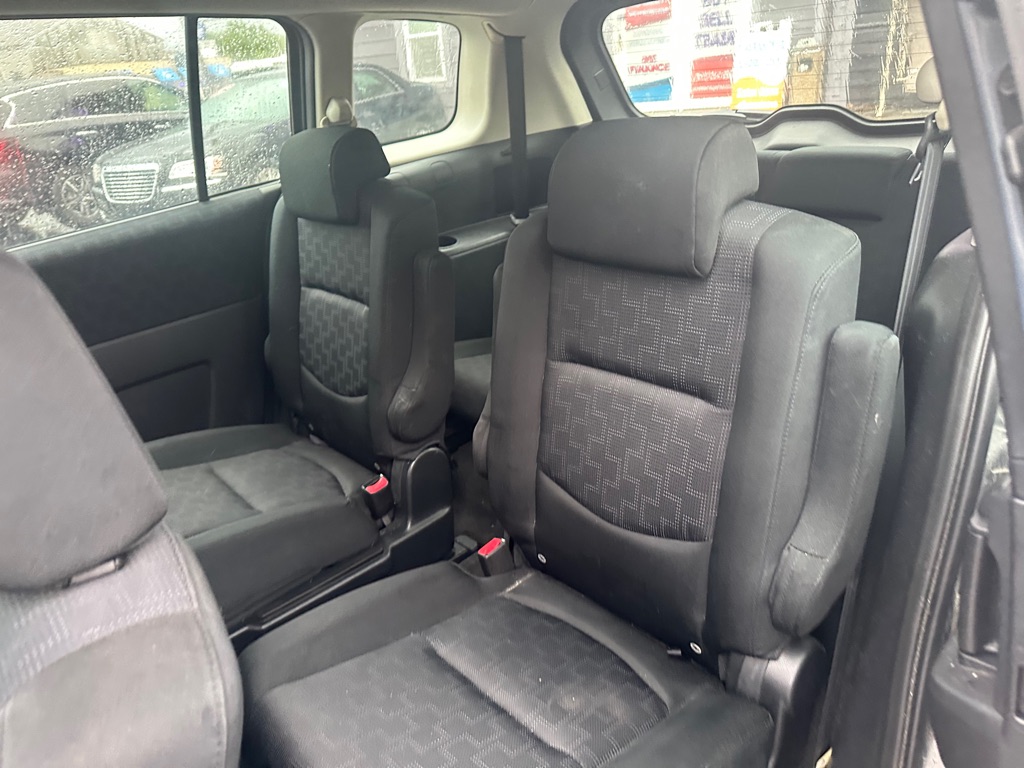 Photo 8 of this MAZDA MAZDA5